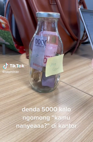Lelah Dengar 'Kamu Nanya', Kantor Ini Denda Karyawannya Lelah Dengar 'Kamu Nanya', Kantor Ini Denda Karyawannya