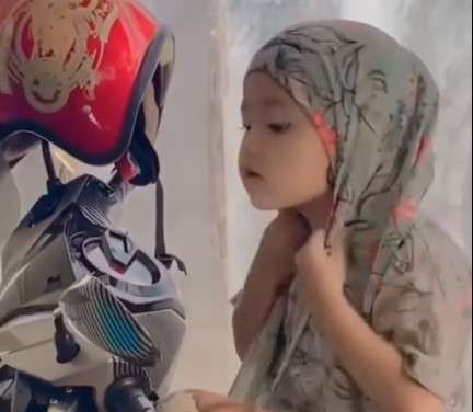 Anak pakai hijab