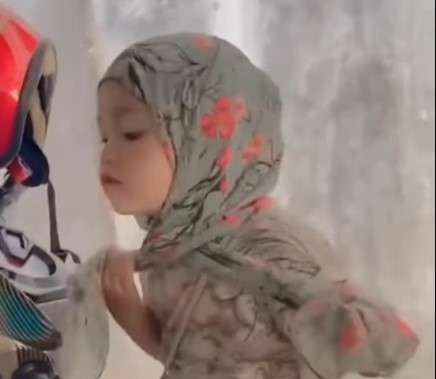 Bocah pakai hijab