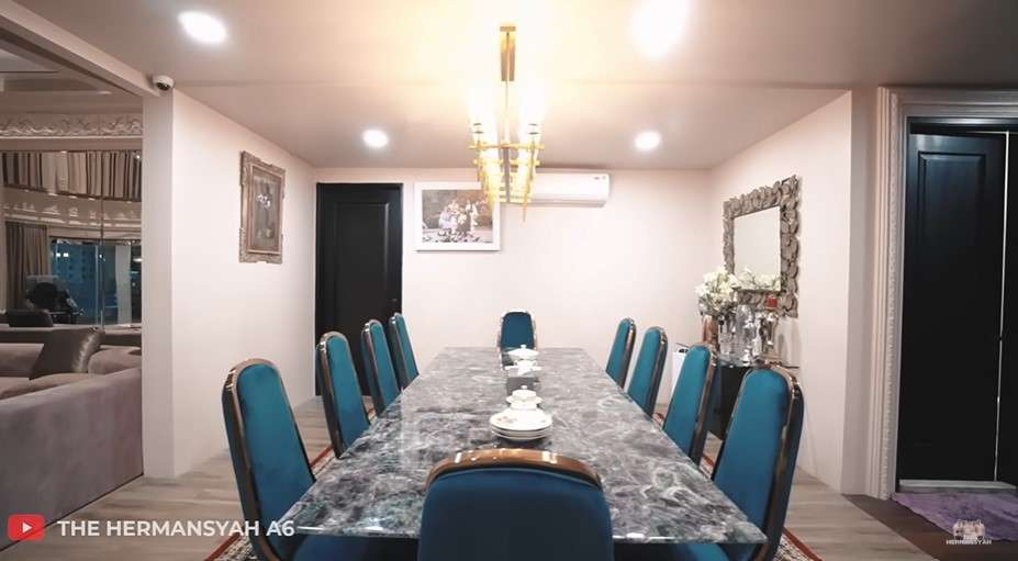 Meja Makan Meja Makan