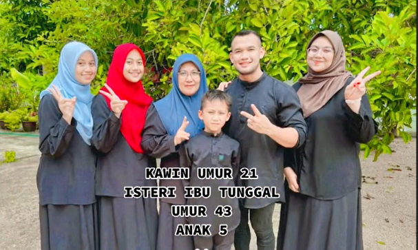Terpaut Usia 24 Tahun, Kebersamaan Kakak Adik Ini Bak Anak dan Orangtua