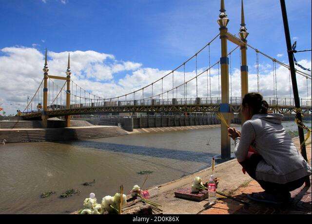 Jembatan Pelangi yang menuju Pulau Berlian