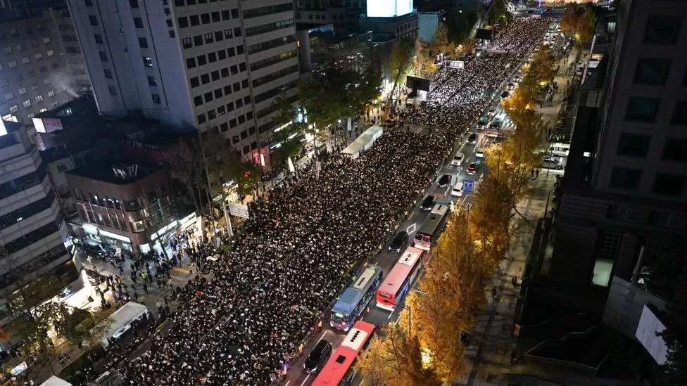 Demo memperingati tragedi Itaewon