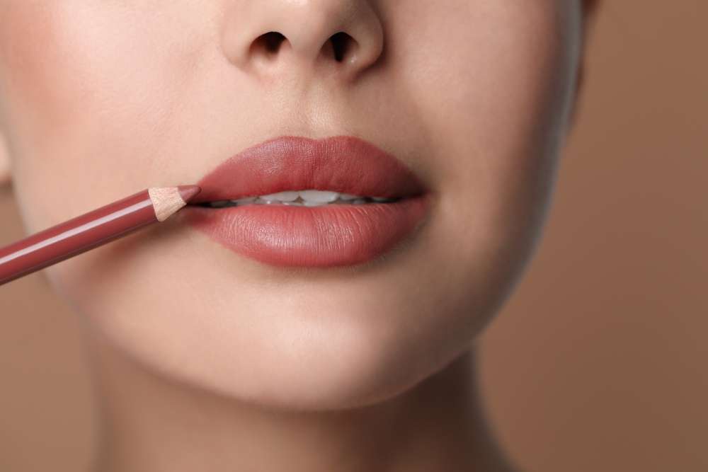 Memakai Lip Liner