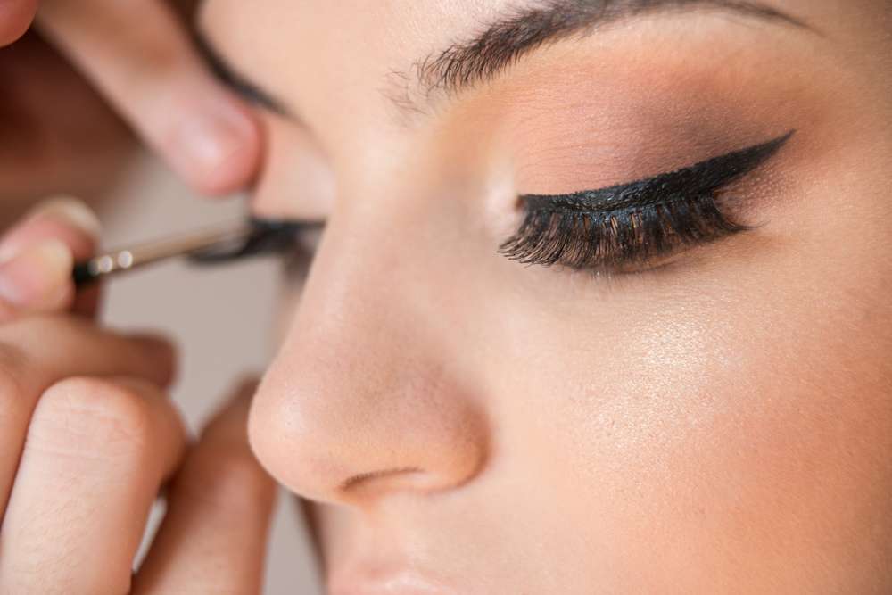 Memakai Eyeliner