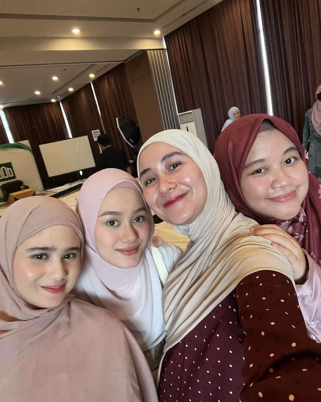 Tissa Biani ikut kajian bareng artis