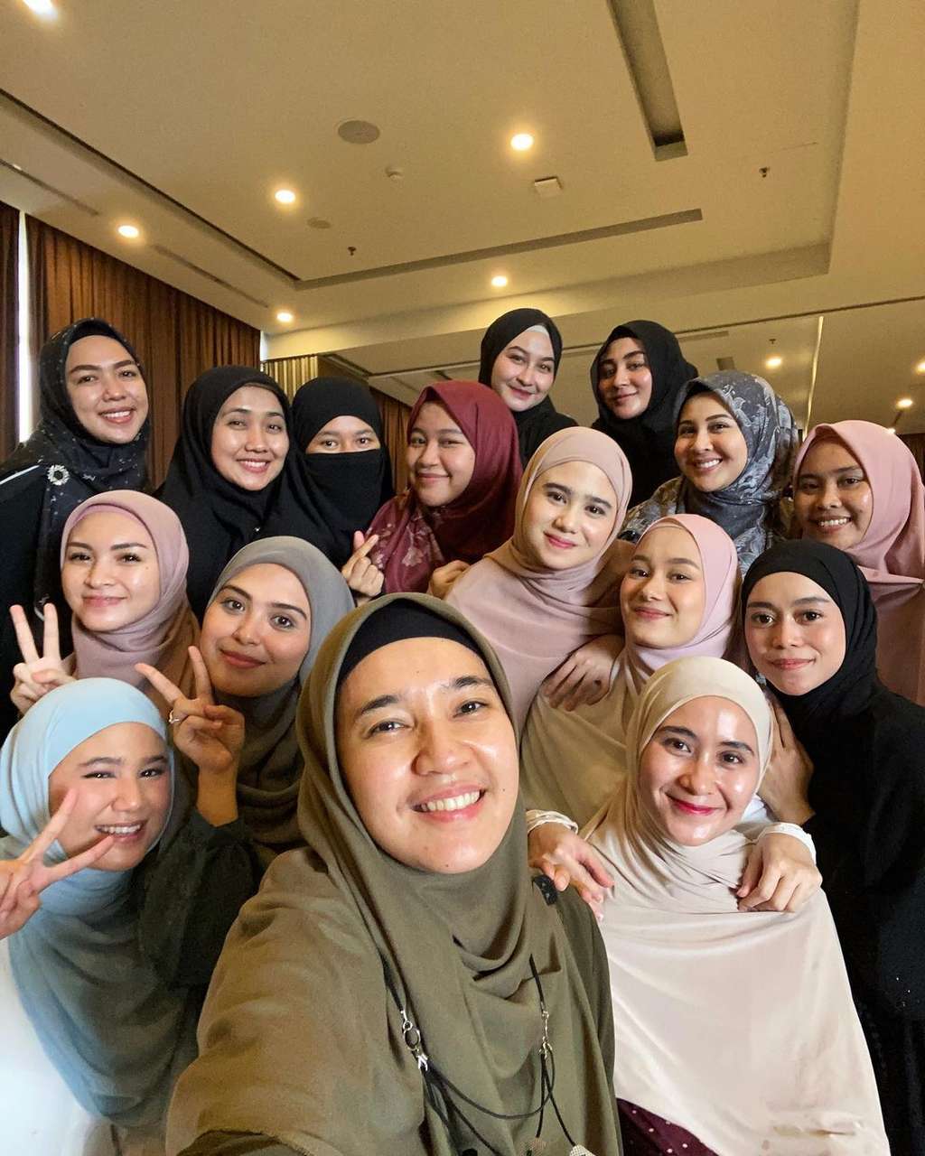 Tissa Biani ikut kajian bareng artis