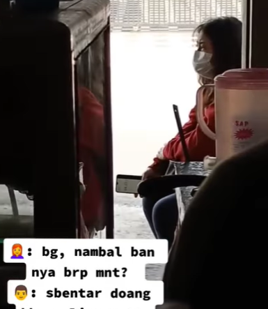 Tambal Ban Motor, Wanita Ini Nyalakan Stopwatch Pastikan Abangnya Selesai 10 Menit