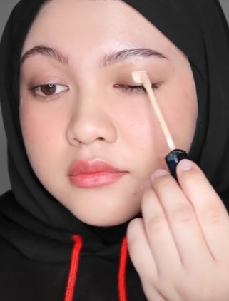 Memakai Concealer