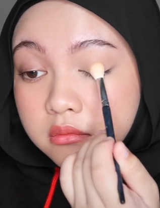 Memakai Eyeshadow