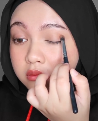 Memakai Eyeshadow