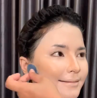 Memakai Cream Contour