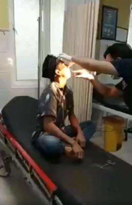 Dikira bersihkan hidung, ternyata keluarkan lintah hidup.