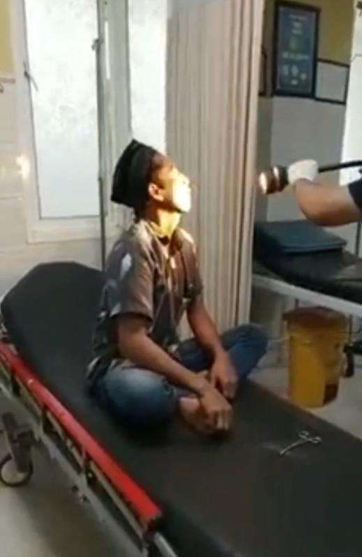 Dikira bersihkan hidung, ternyata keluarkan lintah hidup.
