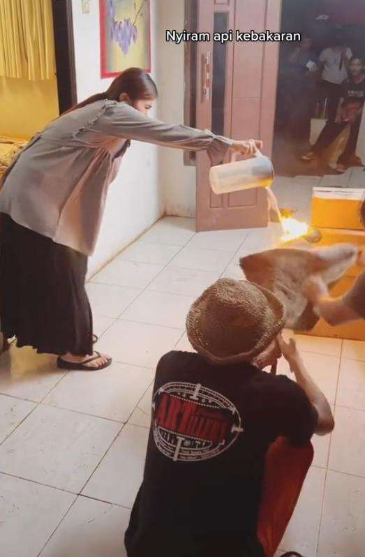 Cara buat adegan kebakaran di sinetron bikin melongo.