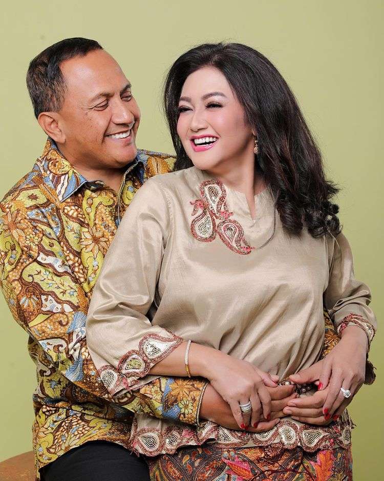 Bella Saphira dan suami