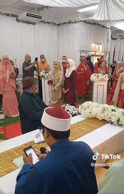 Pengantin pria sakit kanker stadium 4, pengantin wanita tetap setia lanjutkan pernikahan.