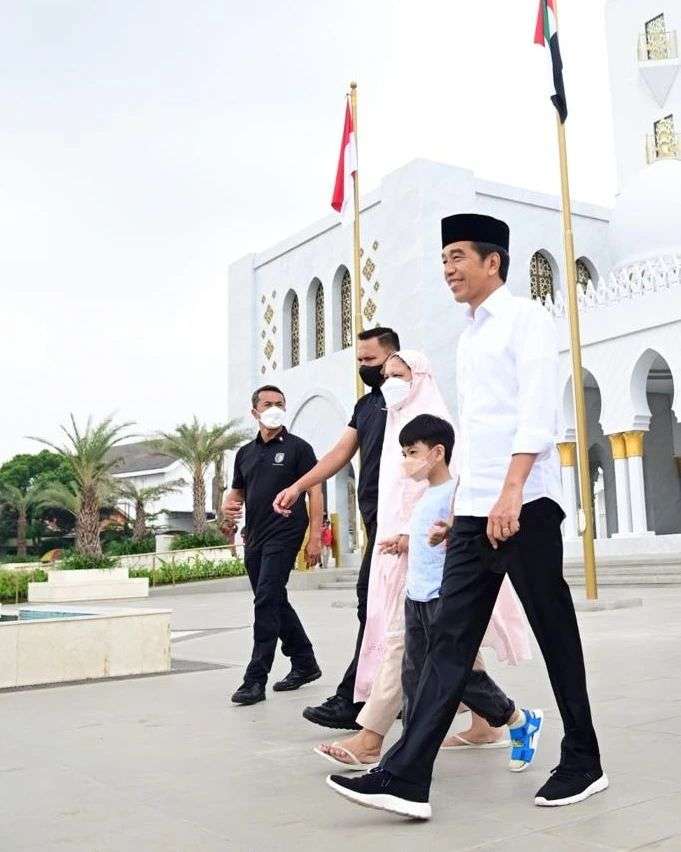Keluarga Presiden Jokowi Mengunjungi Masjid Raya Sheikh Zayed