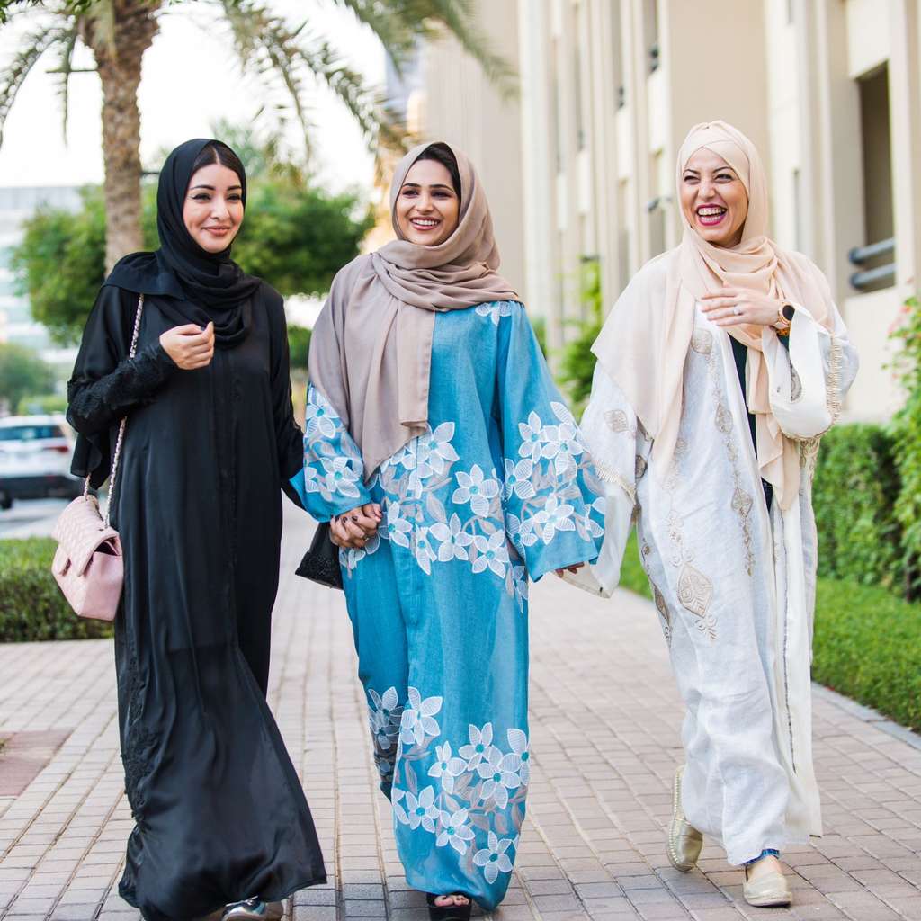 Prada Dukung Industri Kreatif Qatar, Bikin Koleksi Terinspirasi Abaya