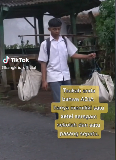 Hanya Punya 1 Seragam dan Sepatu, Siswa SMA Ini Jual Sayur Keliling Demi Biaya Sekolah