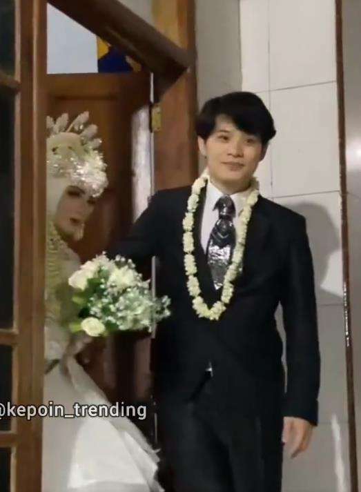 Viral gadis Madura menikahi cowok ganteng dari Korea Selatan.