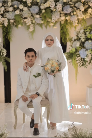 TikToker Buat Pakaian Pernikahan Sendiri
