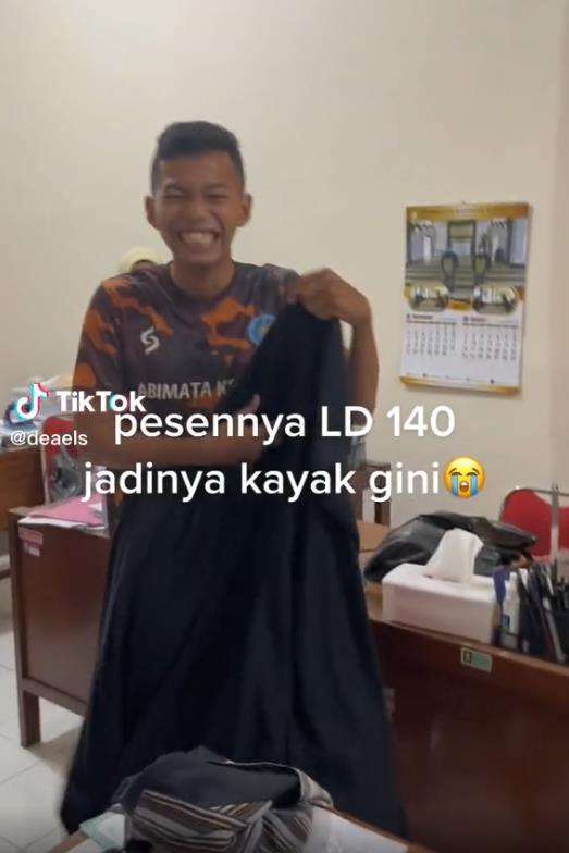 Buat baju di penjahit, hasilnya bikin ngakak.