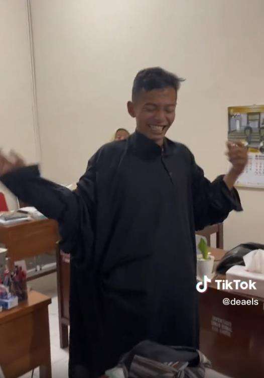 Buat baju di penjahit, hasilnya bikin ngakak.