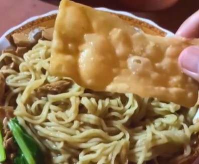 Mi Ayam Lempar Terbang