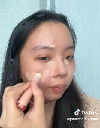 Memakai Concealer