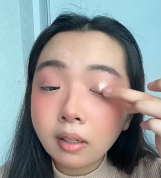 Memakai Eyeshadow