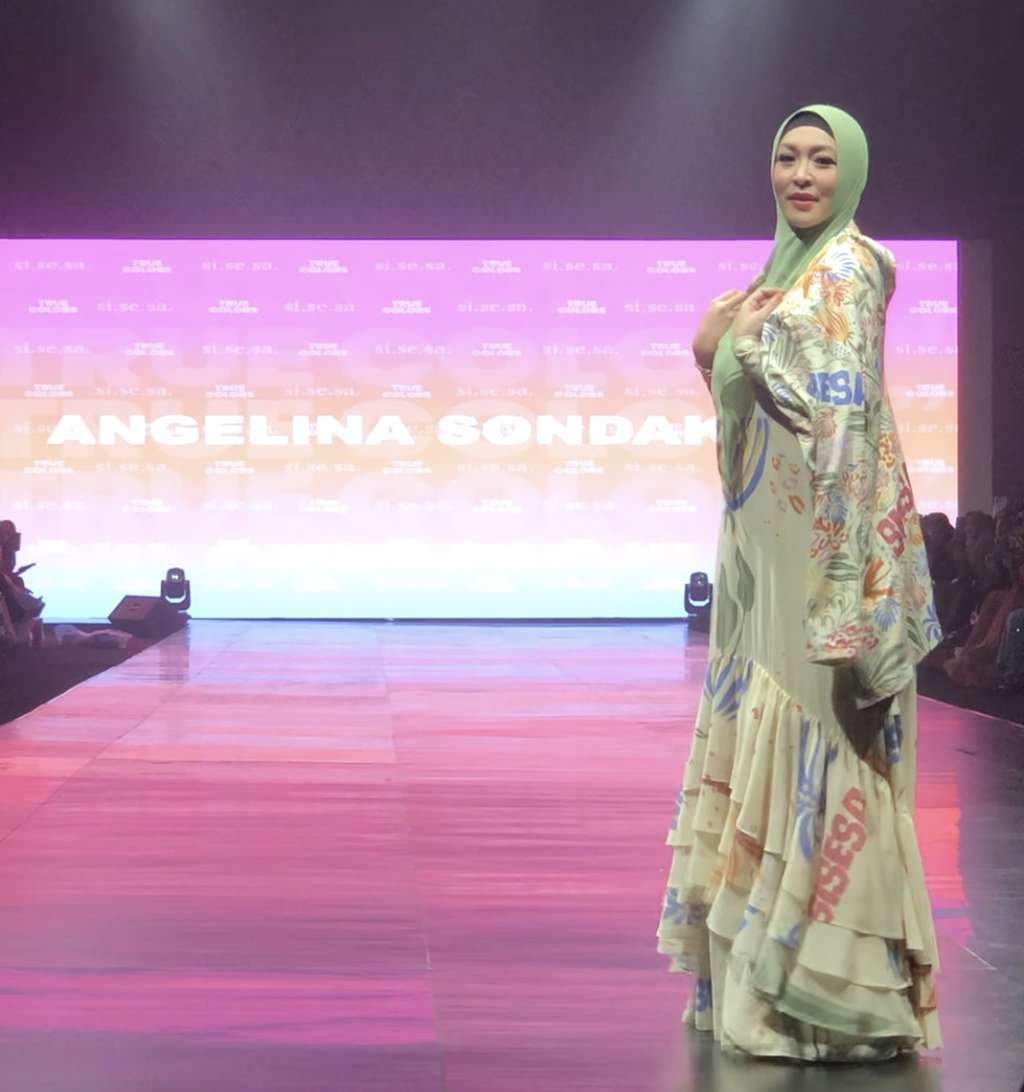 Angelina Sondakh di Annual Fashion Show Si.Se.Sa