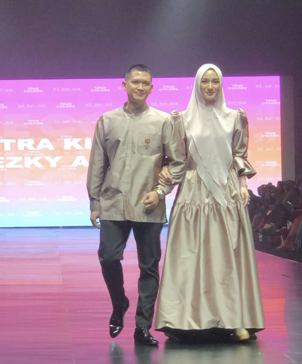 Citra Kirana dan Rezky Aditya di Annual Fashion Show Si.Se.Sa