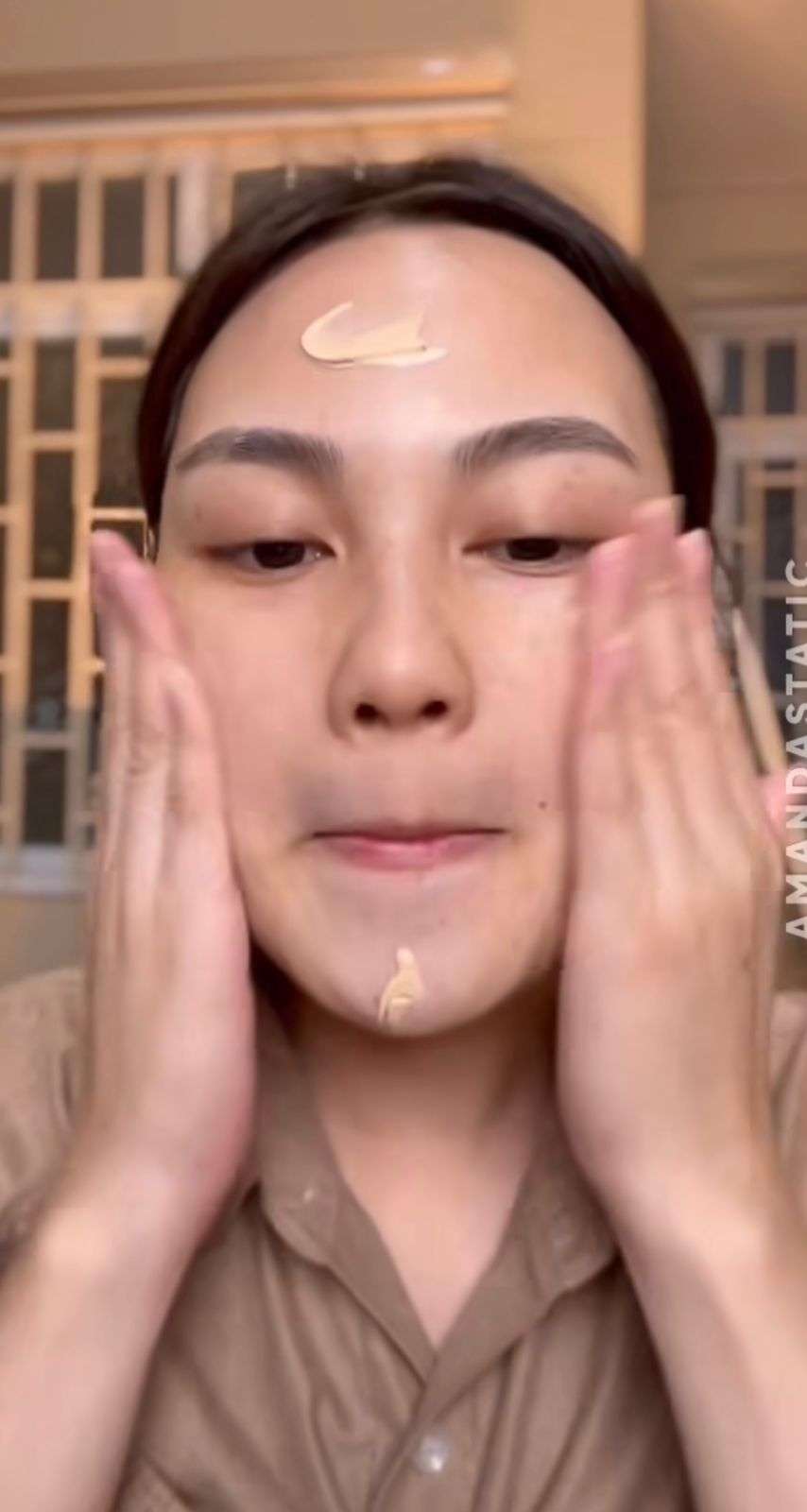 Memakai Tinted Sunscreen