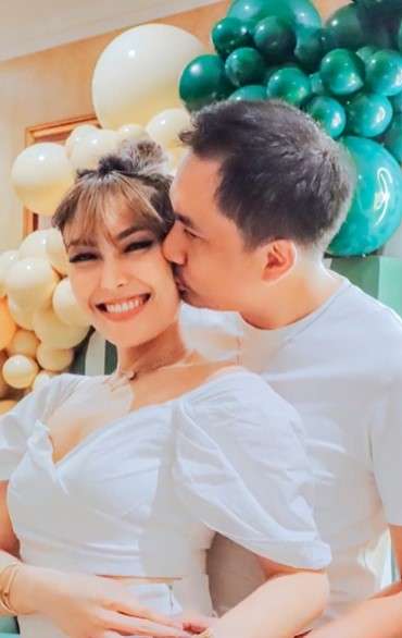 Ayu Dewi dan Regi Datau
