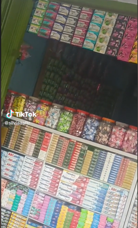 Viral Penampakan ‘Warung Perfeksionis’