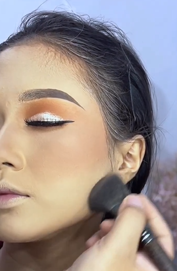 Memakai Bronzer Memakai Bronzer