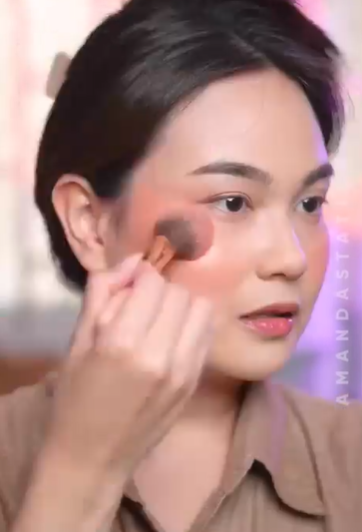 Memakai Blush
