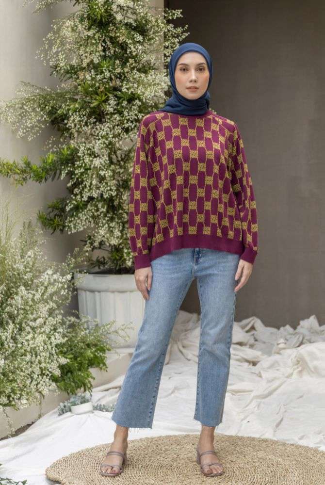 Heaven Lights Hadirkan Sweater Monogram di Koleksi Terbaru, Eksklusif di Blibli