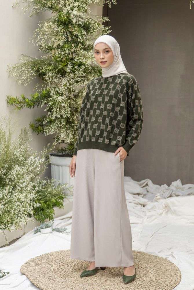 Heaven Lights Hadirkan Sweater Monogram di Koleksi Terbaru, Eksklusif di Blibli