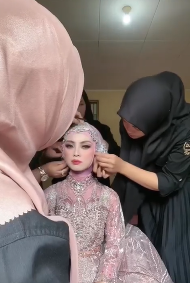 MUA Rias Wajah Pengantin Agar Tampak Berisi