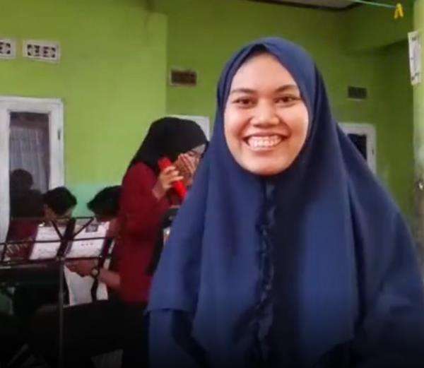 Niat bikin dokumentasi saat menyanyi, biduan dikejutkan sosok ini.