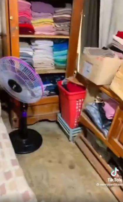 Bukan room tour rumah mewah artis, tapi hunian sederhana dinding bambu dan bata dengan yang lubang sana sini.