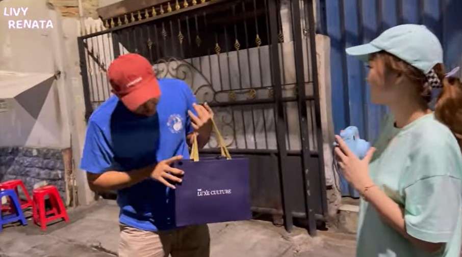 Livy Renata berikan kado buat Nopek Novian