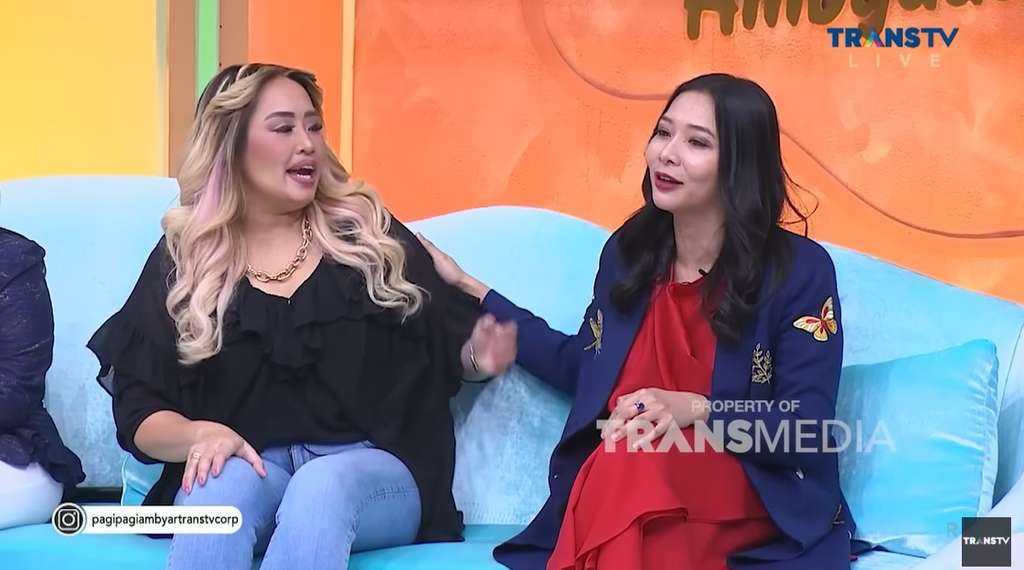 Pinkan dan Mey Chan