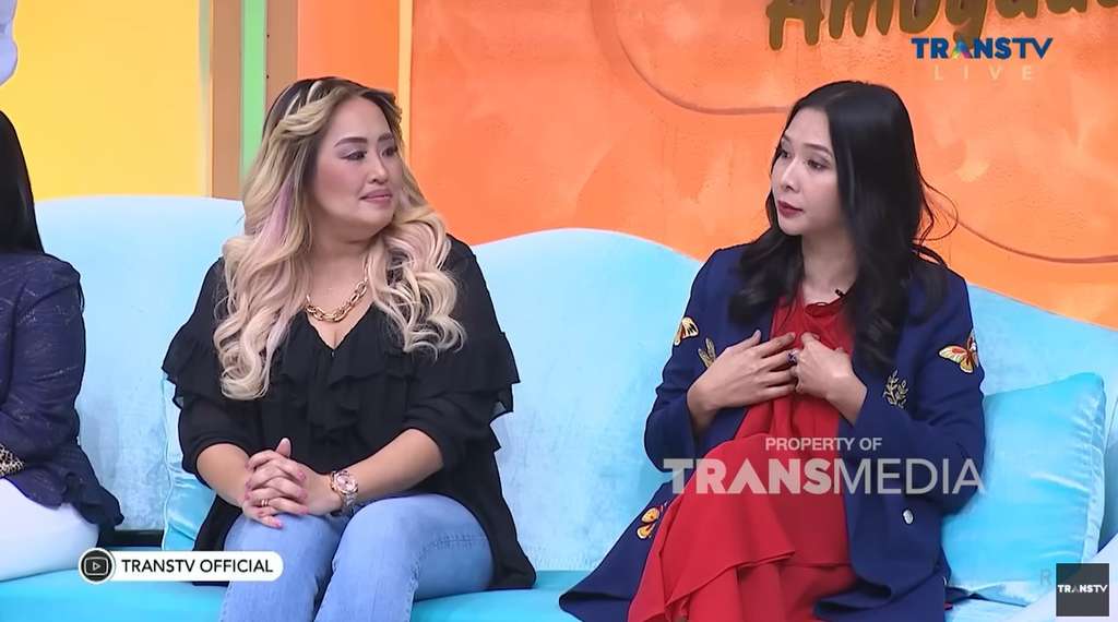 Pinkan dan Mey Chan