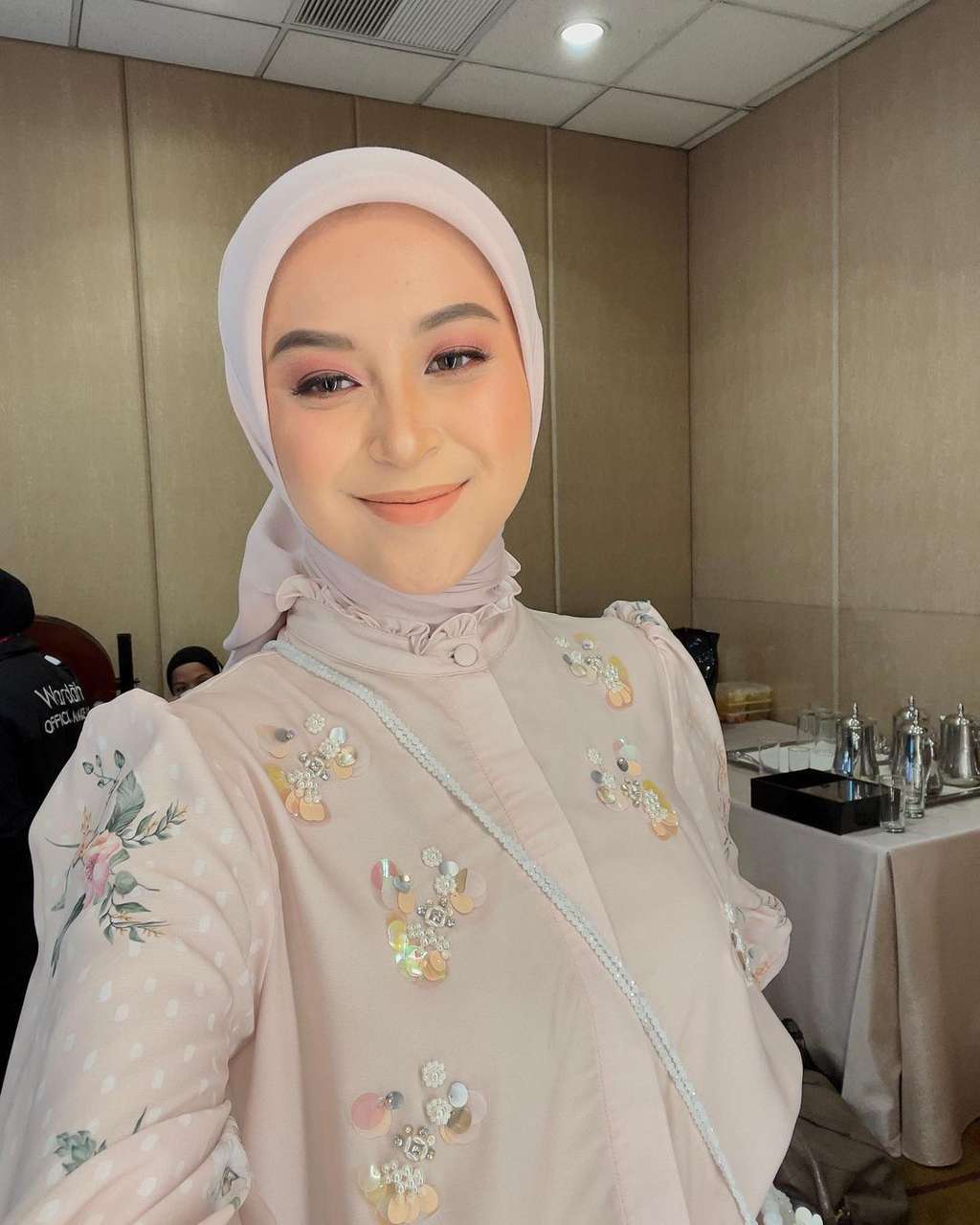 Gaya Makeup Vira Soto