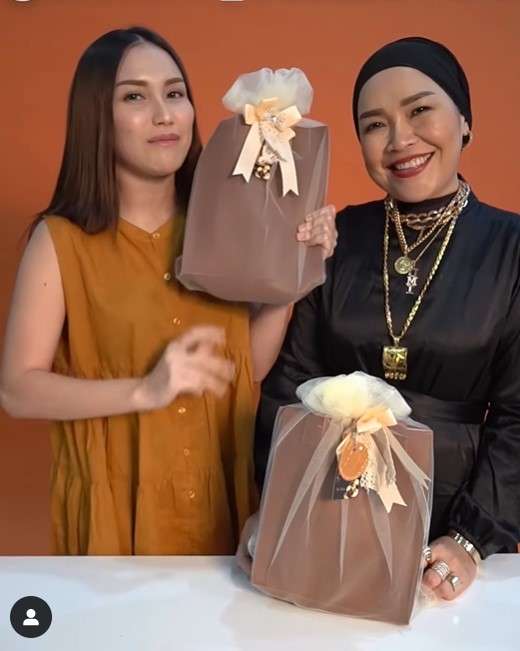 Umi Kalsum Ibunda Ayu Ting Ting Umi Kalsum Ibunda Ayu Ting Ting