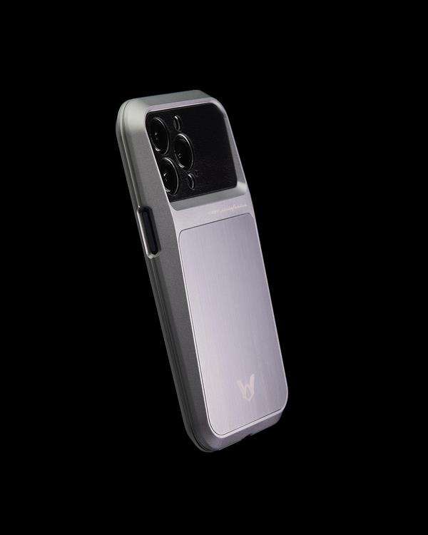 Penampakan casing iPhone seharga rumah subsidi.
