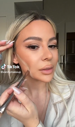 Memakai Concealer